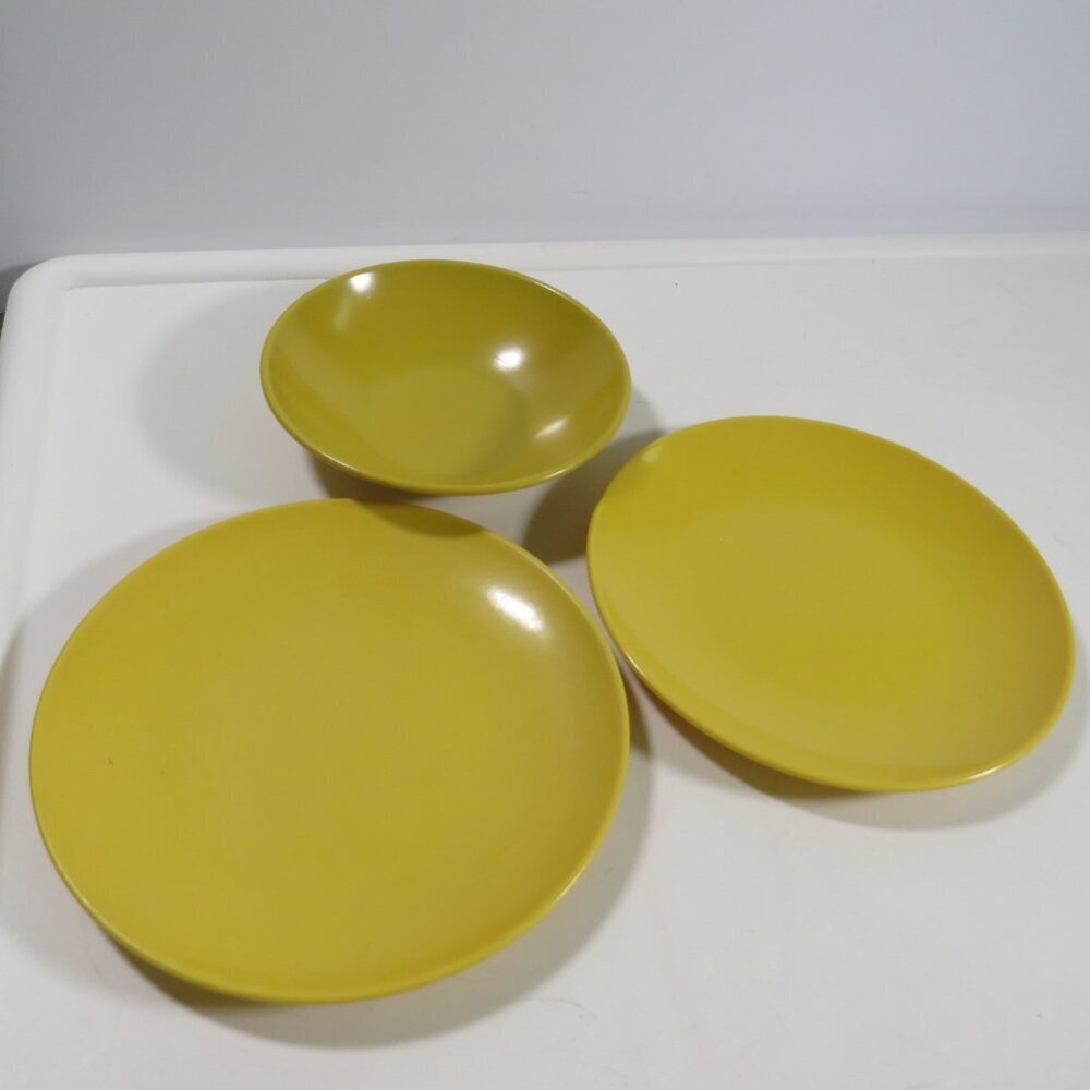 Vintage 70s Gold Melmac (2) Plates & (1) finger bowl